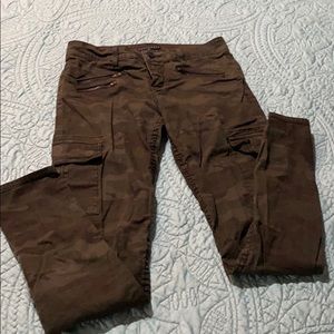 Sanctuary Camo Civilian pants. Size 26